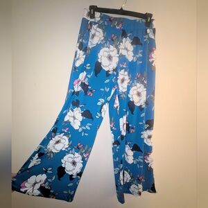 G.I.L.I Women's Size Medium Wide Leg Floral Pants With White & Pink Flowers